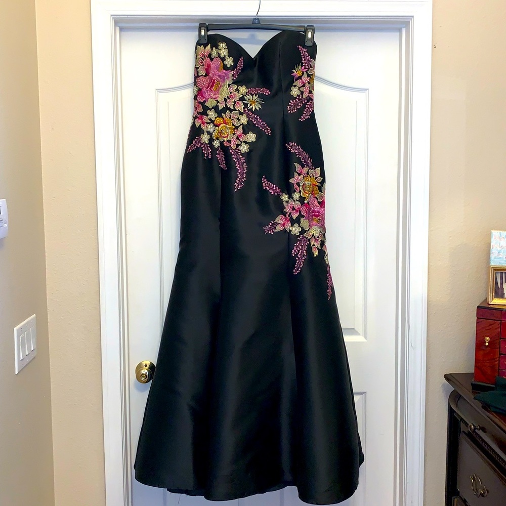 PERFECT PROM DRESS - Picture 2 of 9